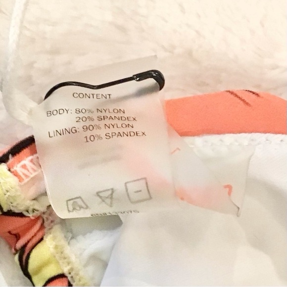 6 Shore Road NWT Size Large Ashbury Poppies Bikini Swimsuit Top New With Tags - Picture 7 of 9